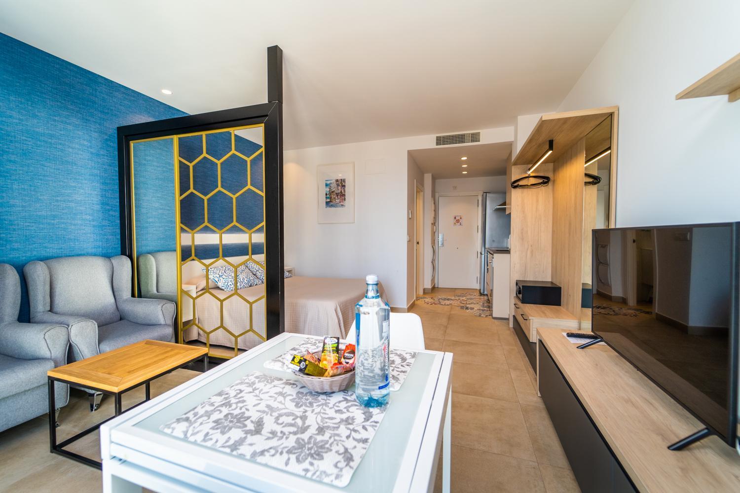 Vistamar Colors Boutique Luxury Apartments By Dlv Вильяхойоса Экстерьер фото